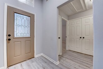 Building Photo - 9026 Eaglecove Dr