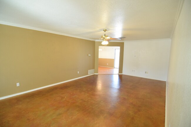Building Photo - 3105 Westwood Dr