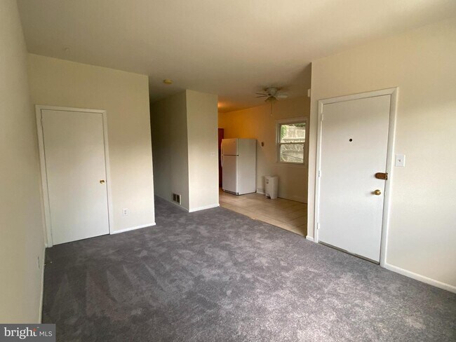 Building Photo - 277 Sumac St