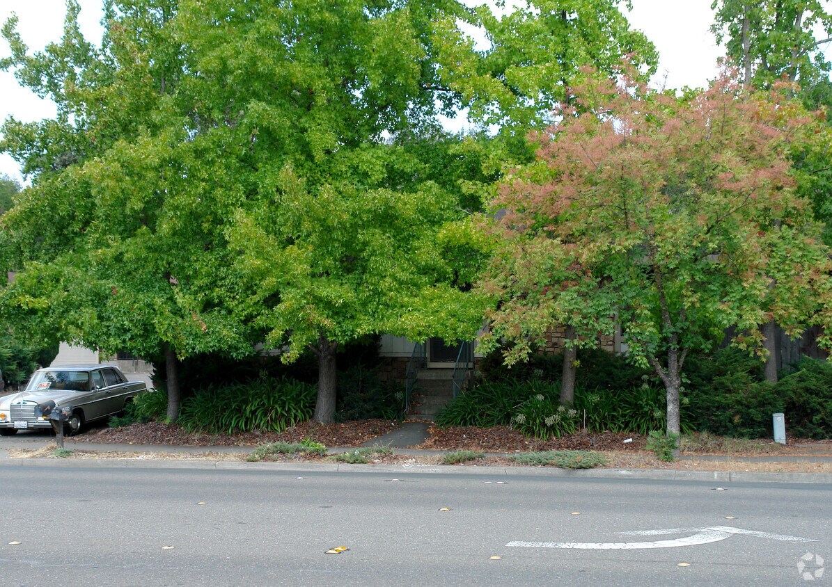 Building Photo - 5935-5937 Montecito Blvd