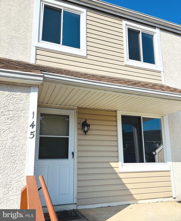 Building Photo - 145 Roskeen Ct