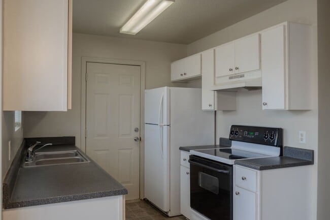 Building Photo - 5005 Scotch Pine Ave