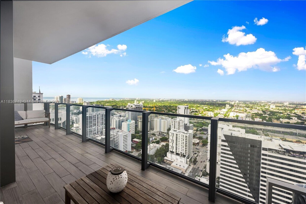 Foto principal - 88 SW 7th St