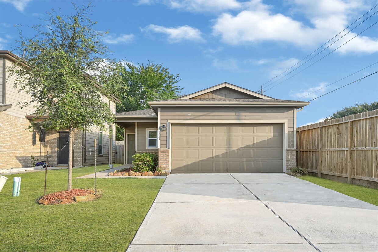 Foto principal - 12823 Clearcroft St