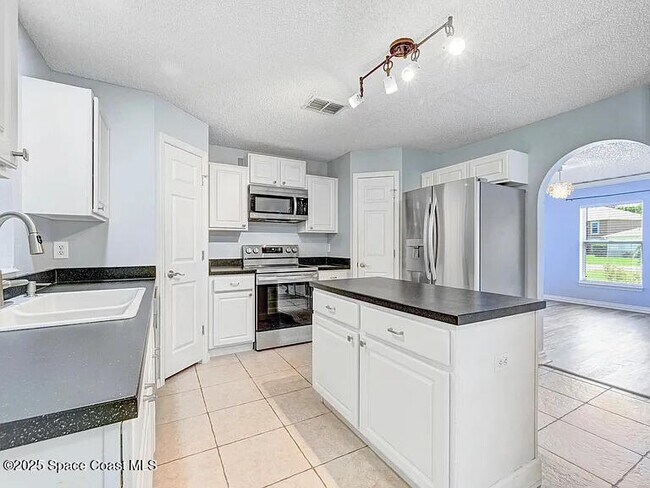 Foto del edificio - 2240 Spring Creek Cir