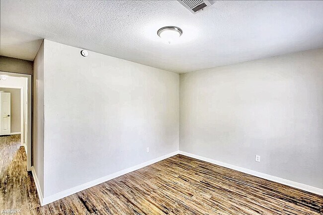 Foto del edificio - 3 br, 1.5 bath House - 12334 Buckland Ln