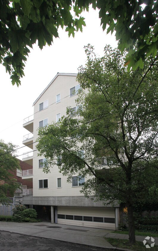 Foto del edificio - Broadway Park Apartments