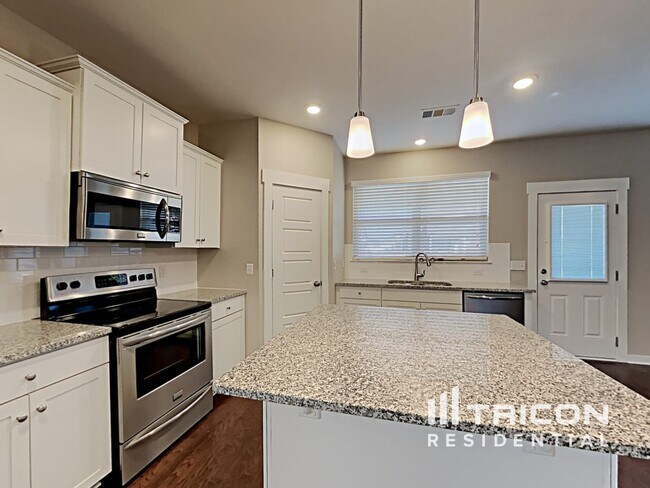 Foto del edificio - 745 Sapphire Dr