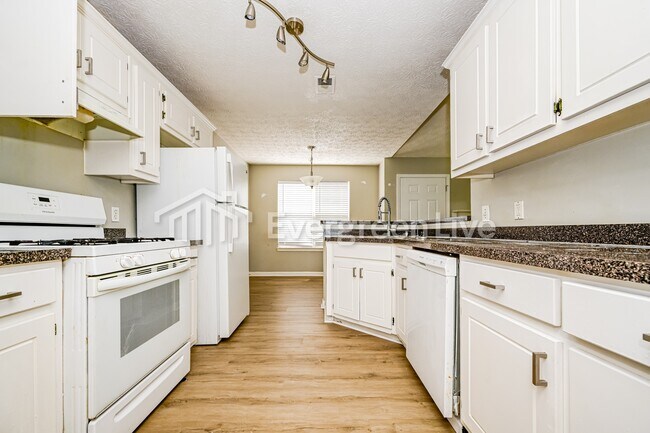 Building Photo - 100 Cody Dr