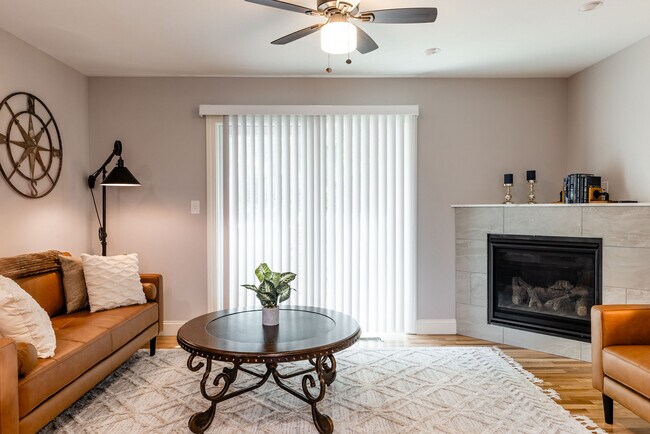 Foto del edificio - Estates at Langley Cove