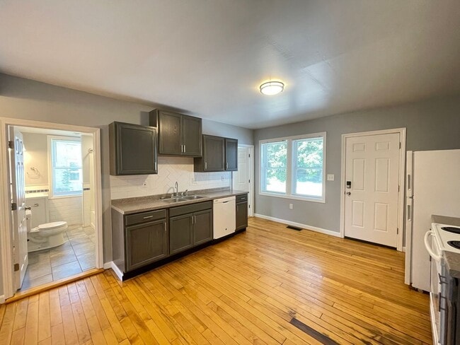 Building Photo - 31 Front St