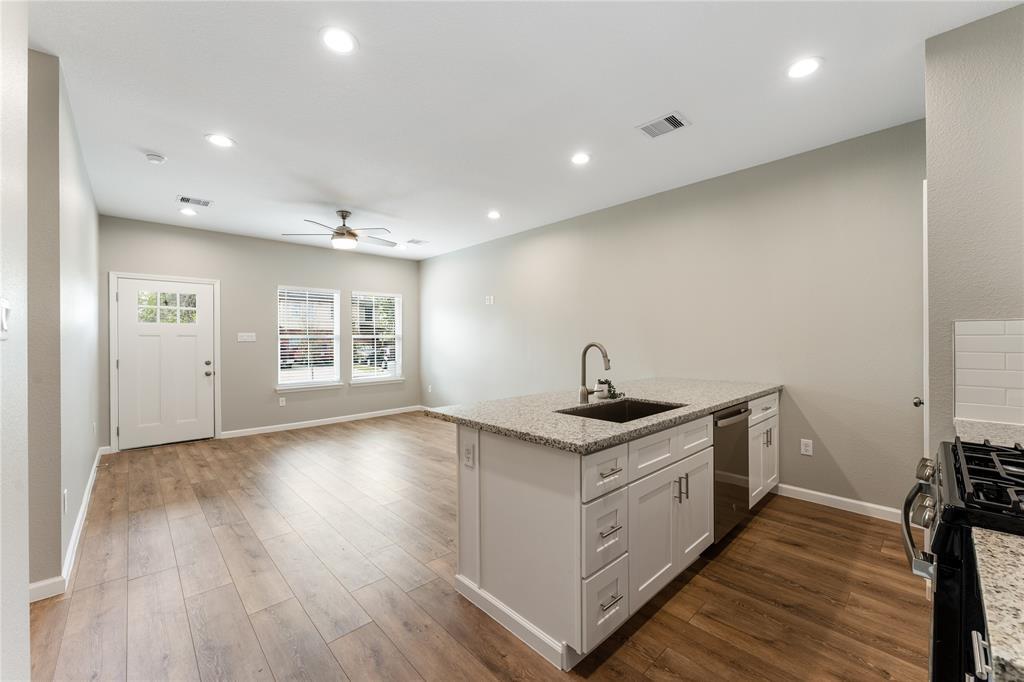 Foto principal - 4743 Clover St