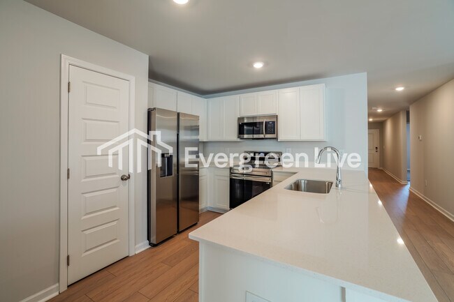 Building Photo - 22677 Dashwood Ln