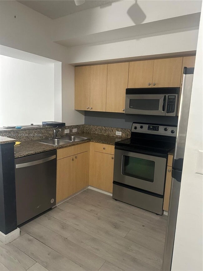 Foto del edificio - 2961 NE 185th St