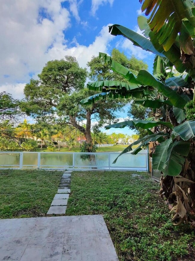 Foto del edificio - 9009 SW 214th St