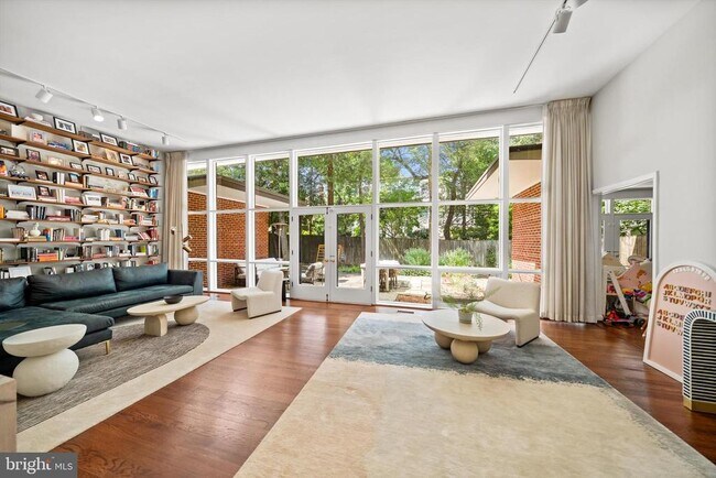 Foto del edificio - 3721 Huntington St NW
