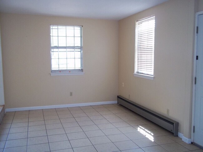 Foto del edificio - 3 br, 2 bath House - 949 E. 1st Street