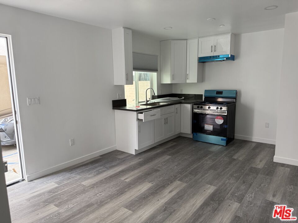 Foto principal - 6642 Irvine Ave