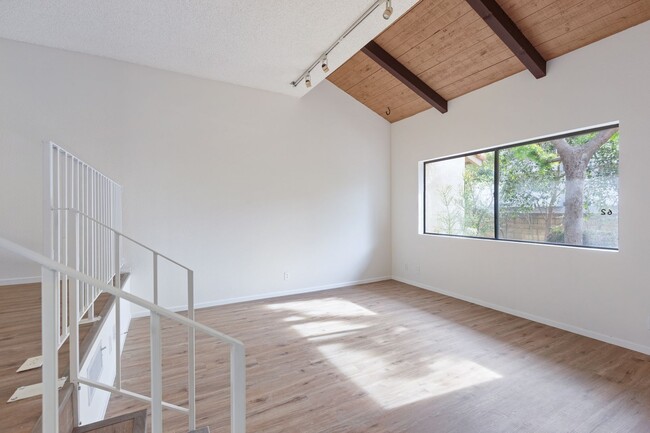 Building Photo - 10444 Canoga Ave