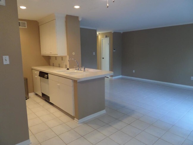 Foto del edificio - 2120 El Paseo St