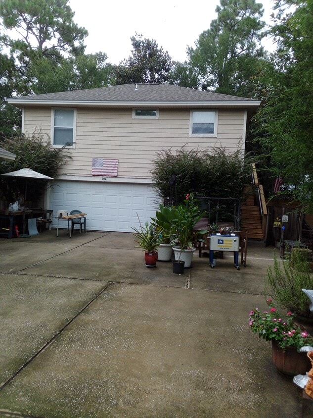 Primary Photo - 202 Mason Ave