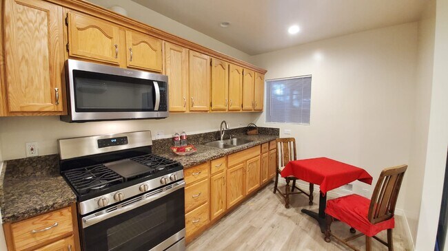 Foto del edificio - 17307 Burbank Blvd