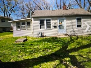 Building Photo - 2122 Sprucewood Ave