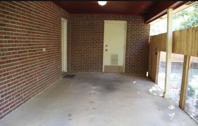 Foto del edificio - 1478 Bass Ave