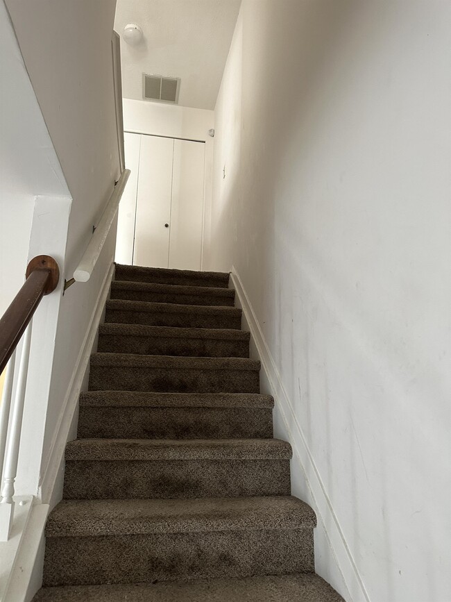 Building Photo - 5725 Wells Cir
