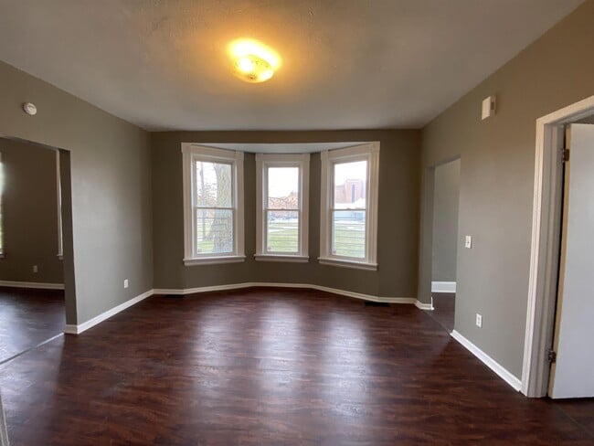Building Photo - 2273 Mayville Pl