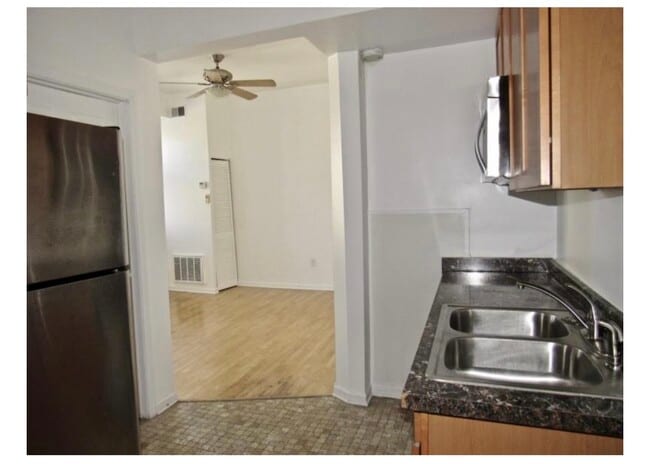 Building Photo - 770 N La Salle Dr