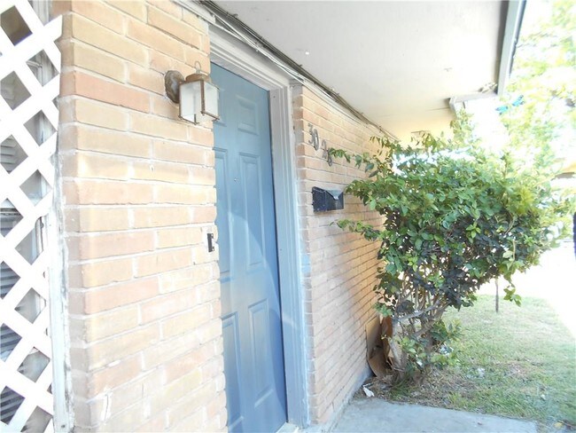 Building Photo - 3028 Sunnybrook Rd