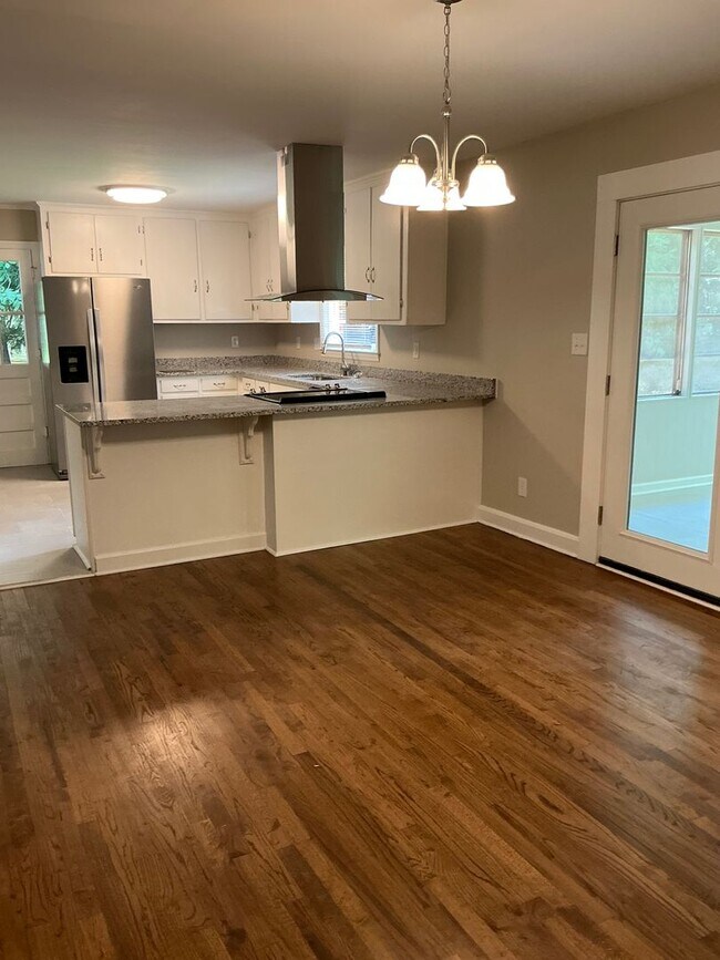 Foto del edificio - Now Available! Newly Renovated 3 BR/2 BA i...