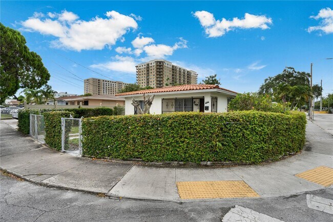 Foto del edificio - 4296 NW 2nd Terrace