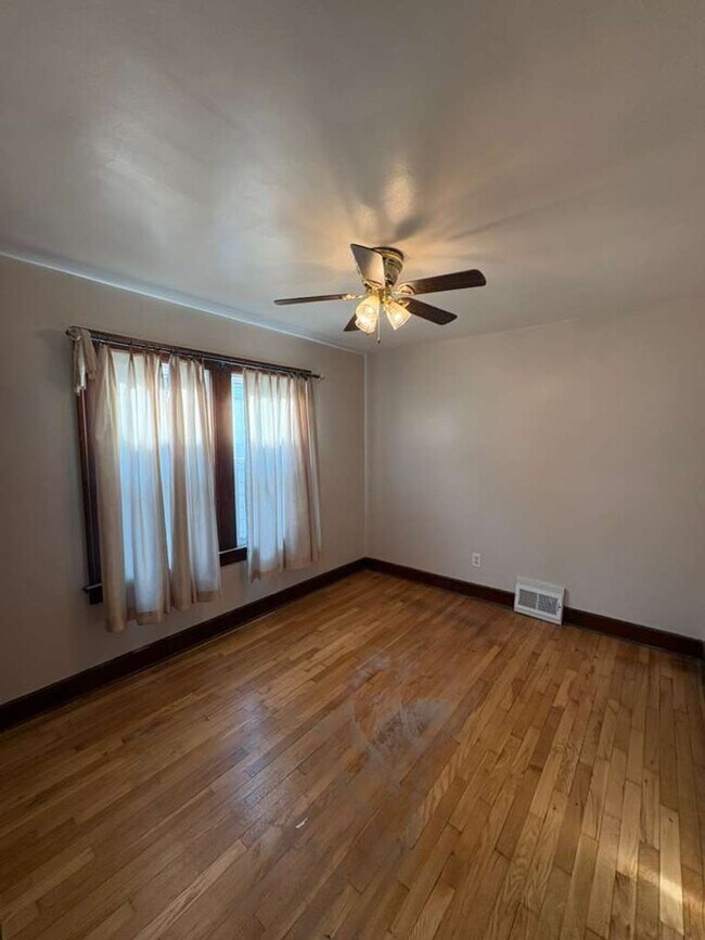 Foto del edificio - 5406-5408 Merkle Ave, Parma OH 44129