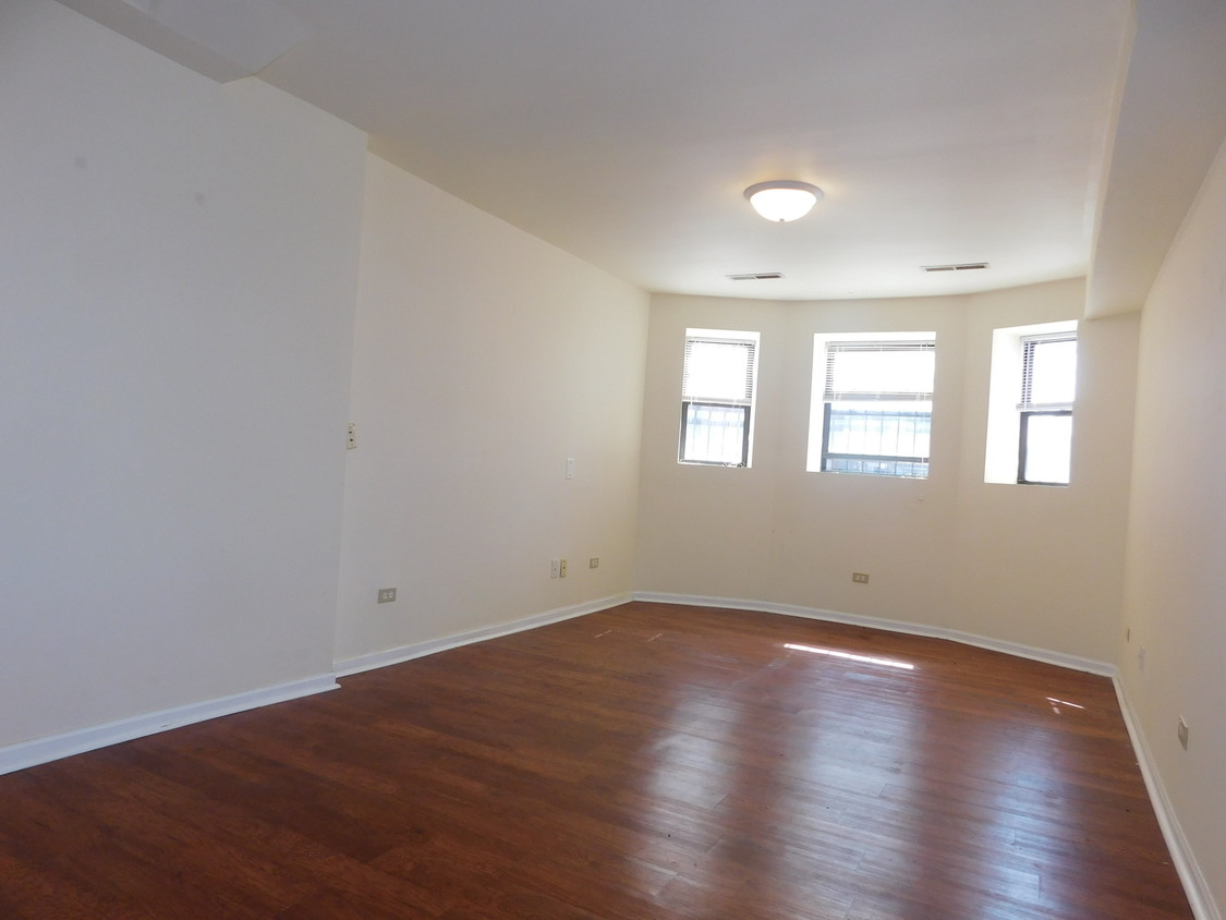 Foto principal - 3116 W Logan Blvd