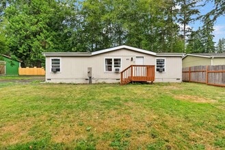 Building Photo - 551 E Lakeshore Dr W