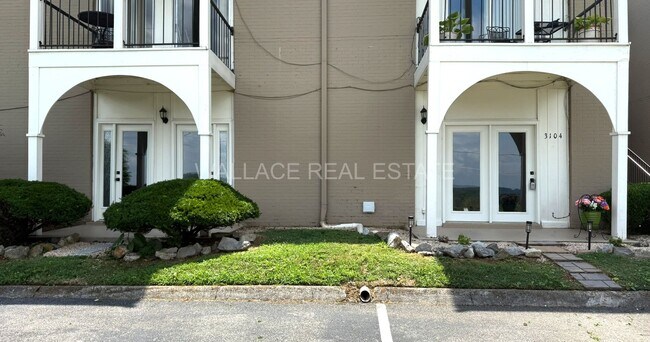 Building Photo - BEAUTIFUL, UPDATED 2 BEDROOM CONDO IN CHER...