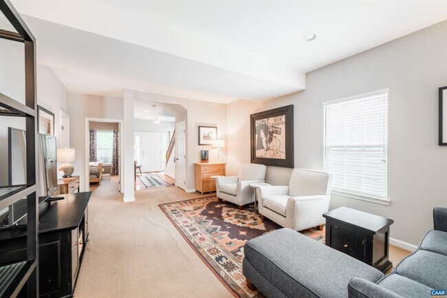 Foto del edificio - 719 Rainier Rd