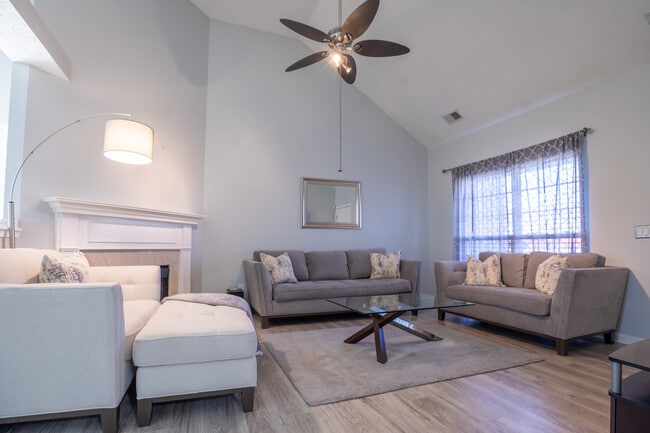 Building Photo - 5464 Daniel Ray Dr