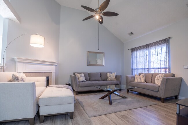 Foto del edificio - 5464 Daniel Ray Dr