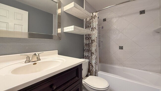 Foto del edificio - 4 bed 2 bath home