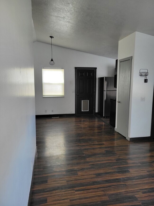 Building Photo - 8095 Twain Cir