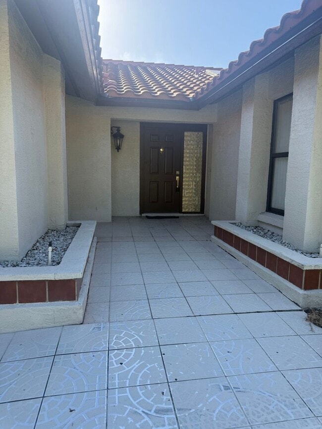 Building Photo - 8102 Ibiza Ct S
