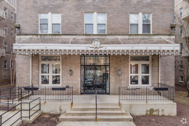 Entrada - Wardman Court