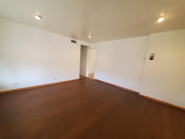 Building Photo - 8227 S Kilpatrick Ave