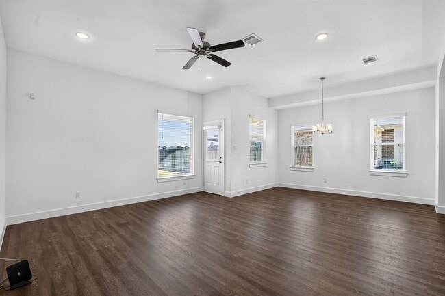 Building Photo - Beautiful 3-Bedroom Home with Open Floor Plan, Washer & Dryer Included in Conroe