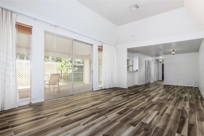 Foto del edificio - 4800 Palmetto St