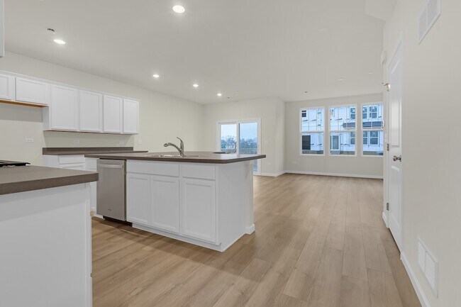 Foto del edificio - 5917 Hawkweed Dr