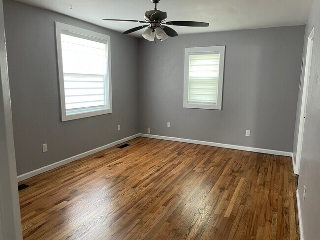 Foto del edificio - 5901 Carl Pl